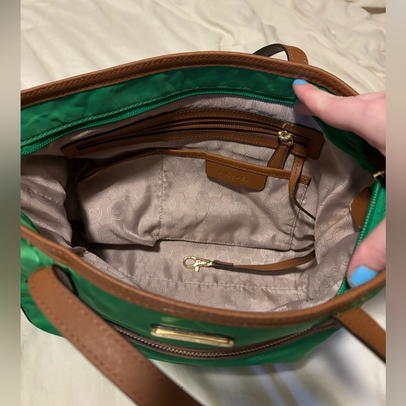 Michael Kors Green Shoulder Bag
Leather Straps - Picture 4 of 5
